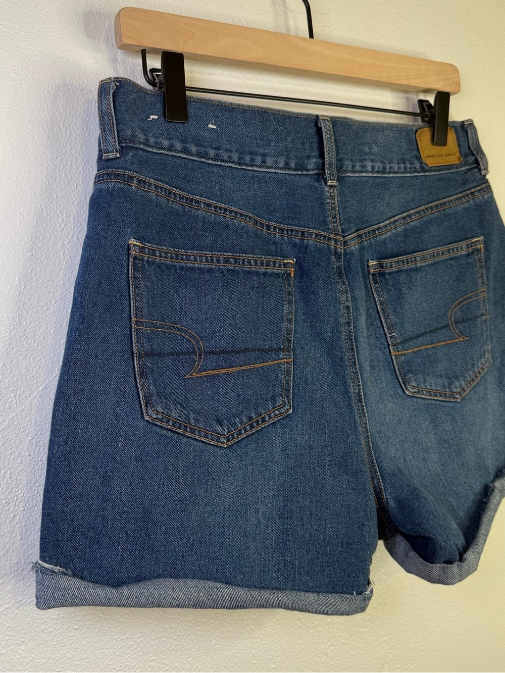American Eagle Mom Shorts, Classic Dark Blue Denim with Rolled Hem Size 10 Boho - Picture 11 of 15